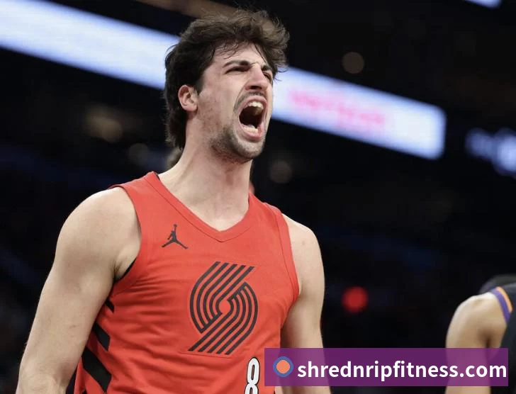mksports在线官网入口网页哈兰德社媒晒与全场最佳奖杯合照：有些时刻无法用言语形容